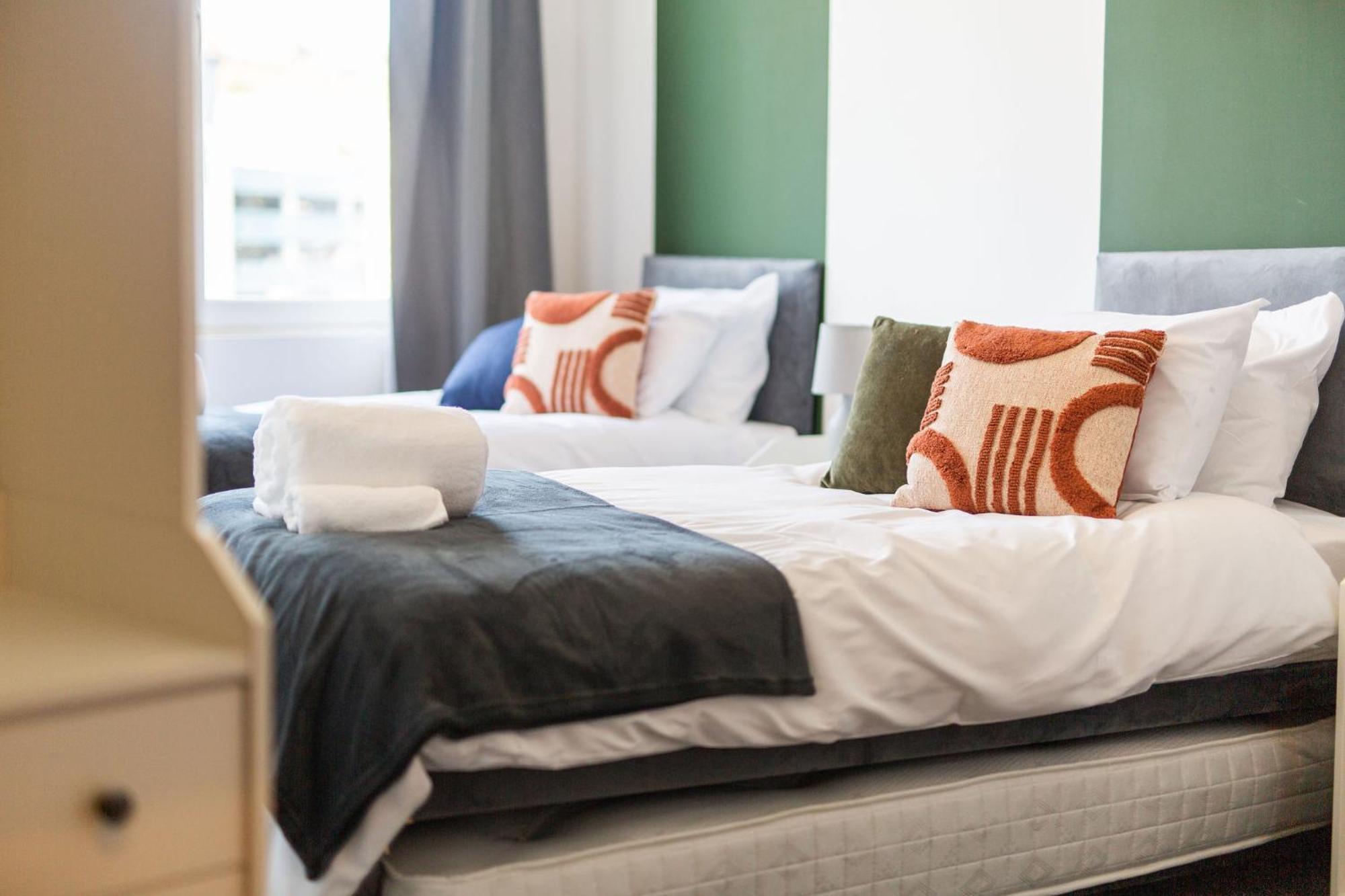 The Kingsway- 2 Bedroom Central Swansea Apartments By Stayright Exterior foto